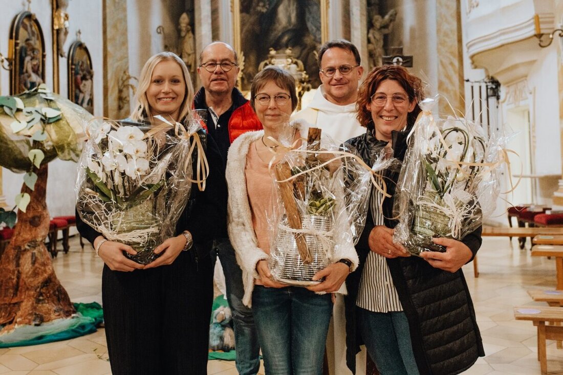 Vohenstrauß. Johanna Pflaum wurde für 30 Jahre Engagement in der Kindertagesstätte Don Bosco geehrt, zusätzlich dankte Dekan Hösl dem Team und der neuen Leitung.