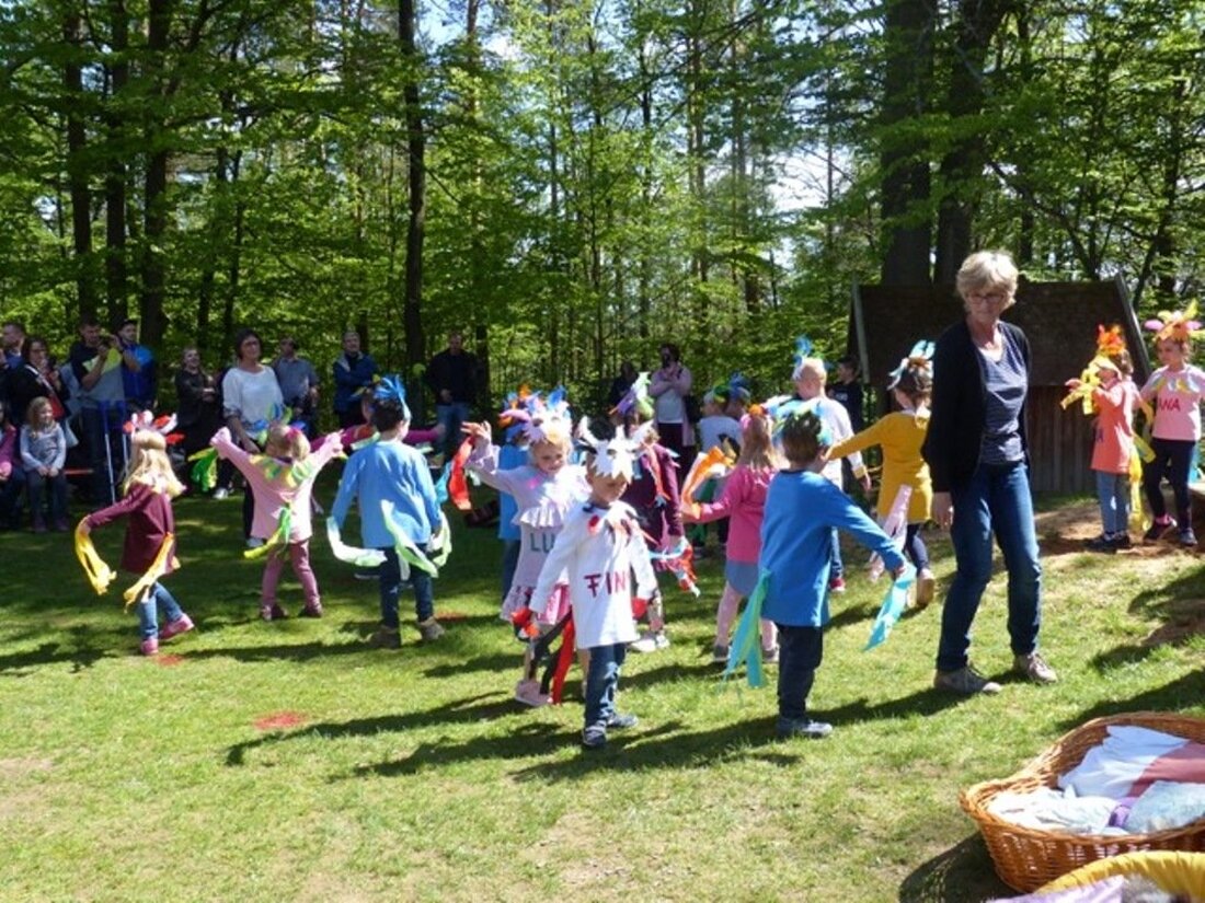 Leuchtenberg. Eine wilde Vogelbande, viele Spiele und Familienfotos, die an einen wundervollen Tag im Kindergarten erinnern – so lässt sich das Kindergartenfest in Leuchtenberg zusammenfassen.  Von Sieglinde Schärtl  Das Fest [&hellip;]
