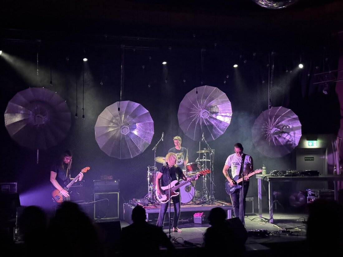Weiden. Am Wochenende fand in der „Die Sünde“ in Weiden im Anschluss an die Nachmittagsdemonstration von „Nicht lange fackeln“ eine Abendveranstaltung im Rahmen der Kampagne „Nazis aus der Deckung holen“ (NadDh) statt.