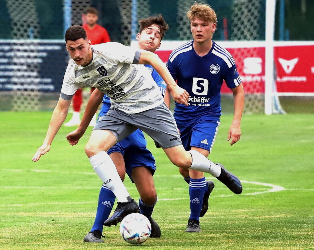 Raigering. Im Testspiel am Dienstag besiegt der SV Raigering den SV Etzenricht mit 4:1. Zwei verwandelte Strafstöße, Abwehrfehler und Konter sorgten früh für klare Verhältnisse und Frust beim SVE.