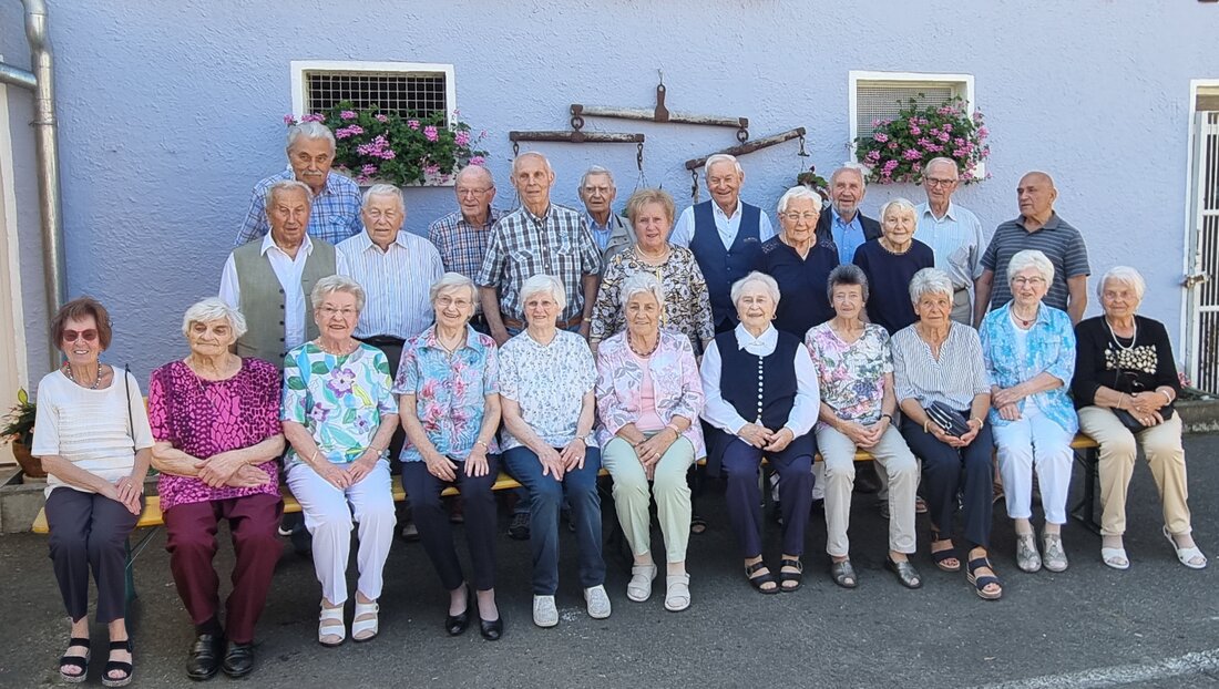 Pressath. Das Klassentreffen des Geburtsjahrgangs 1940 wurde mit 24 Teilnehmern im Gasthof Heining gefeiert. Organisiert von Lilo Lips und Erwin Rodler, tauschten die Anwesenden Erinnerungen aus und planten, den Stammtisch beizubehalten.