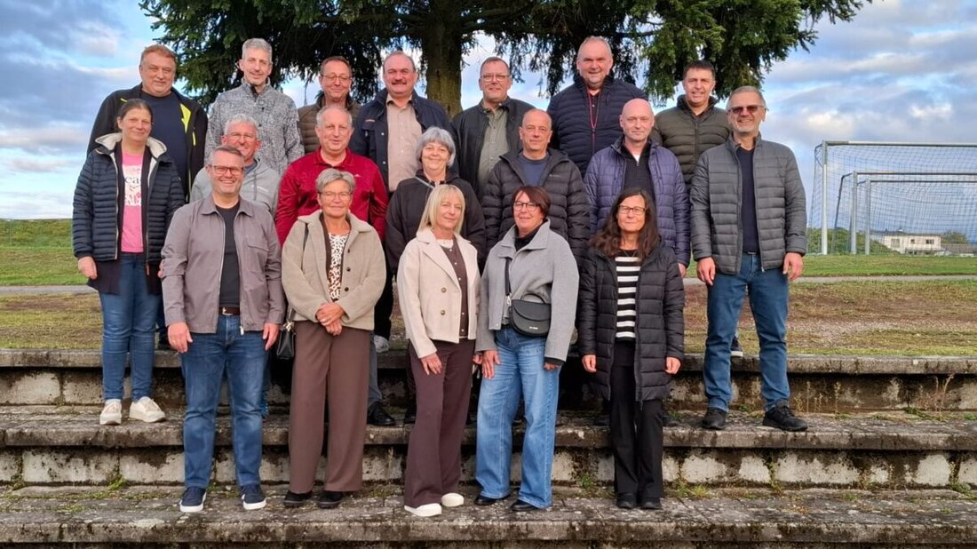 Eslarn. Genau 50 Jahre nach ihrem ersten Schultag kamen die ehemaligen Schülerinnen und Schüler des Einschulungsjahrgangs 1976 in Eslarn zu einem Wiedersehen zusammen.