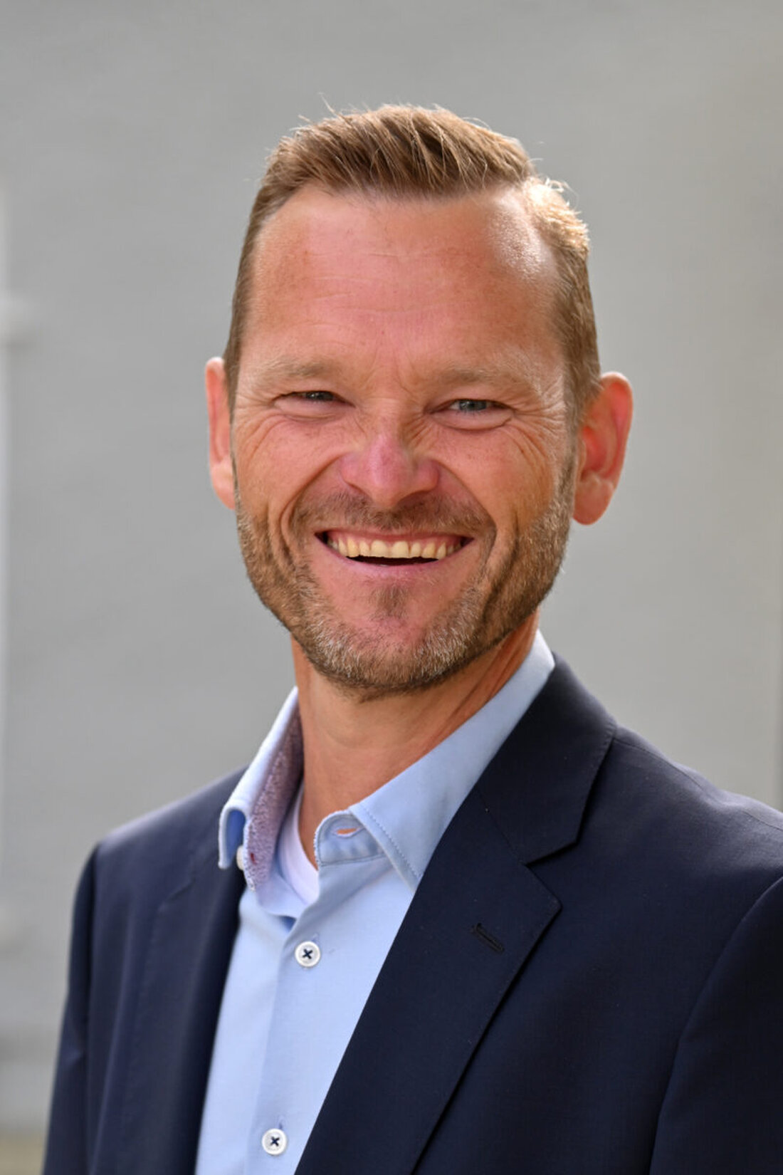 Weiden. Klaus Binner ist seit Ende April neuer ständiger Vertreter der Schulleitung am Beruflichen Schulzentrum Weiden II und den Wirtschaftsschulen in Weiden und Eschenbach. Er bringt umfangreiche Erfahrungen in Unterricht, Ausbildung und Prüfungswesen mit und sieht seiner neuen Aufgabe positiv entgegen.