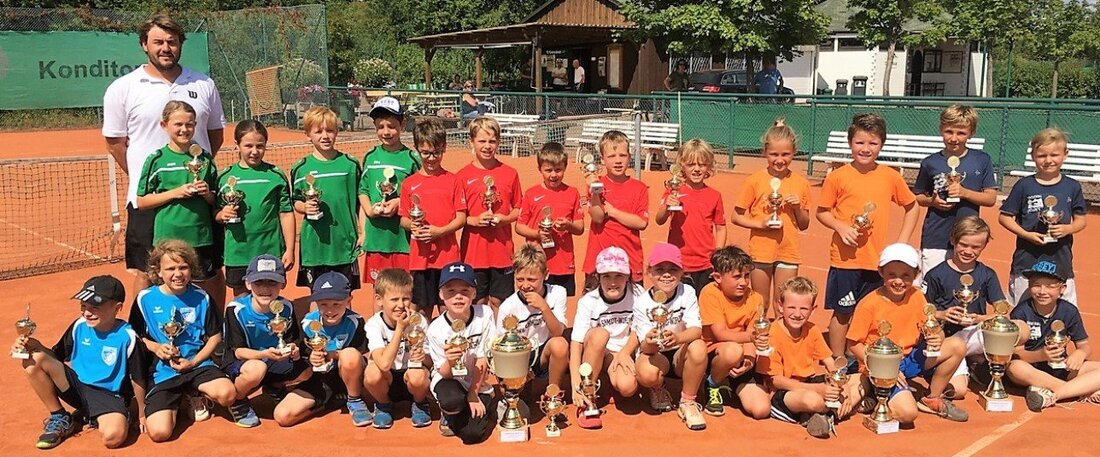 Neunkirchen/Kümmersbruck. Die Tennis-Talente der TG Neunkirchen haben nach dem großartigen Erfolg bei der Midcourt-Meisterschaft am Samstag auch bei den oberpfälzer Team-Titelkämpfen im Kleinfeld in Kümmersbruck überzeugt. Die Neunkirchener landeten erneut [&hellip;]