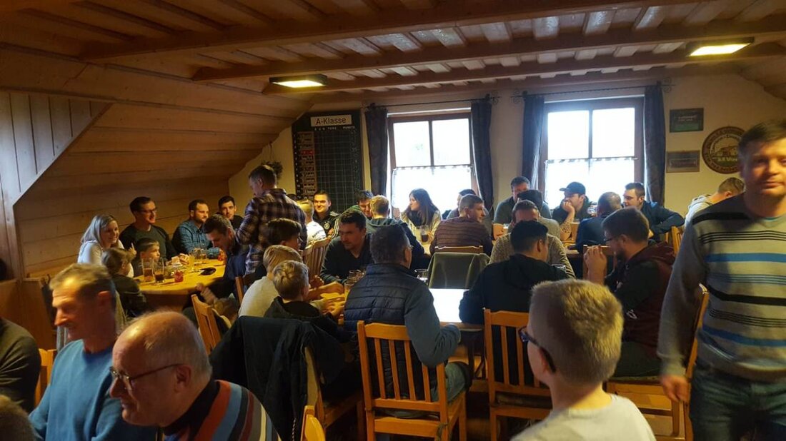 Wurz. Zum diesjährigen „Kleintierfrühschoppen“ des SV Wurz konnte der Vorsitzende Andreas Fütterer wieder zahlreiche Vereinsmitglieder sowie etliche Gäste aus dem Gemeindebereich Püchersreuth begrüßen. Von Tom Kreuzer Im vollbesetzten Sportheim in [&hellip;]