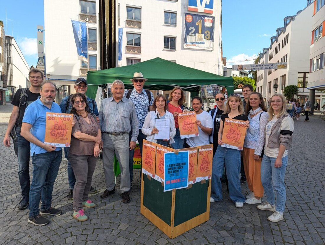 Weiden. Mit Fakten haben sich Grüne und andere lokale Akteure am Tag der bundesweiten Klima-Demo von Fridays for Future gegen Meinungen zu stellen versucht. Auf dem Macerata-Platz sprachen die Grünen-Stadträte Karl Bärnklau und MdL Laura Weber über die Notwendigkeit eines schnellen Handelns angesichts des fortschreitenden Klimawandels. Ein weiteres Thema war die Müllvermeidung, unter anderem auch die Gefahr durch weggeworfene Zigarettenkippen.