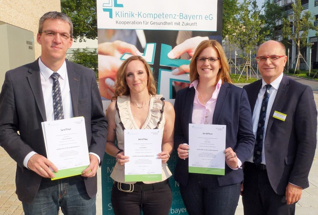 Weiden/Ansbach. Mit Bravour bestanden: Zum zweiten Mal fand an der Hochschule Ansbach im Gerhard-Mammen-Hörsaal die Zertifikatsübergabe für die Absolventinnen und Absolventen des berufsbegleitenden Lehrganges „Leadership im Gesundheitswesen“ der Klinik-Kompetenz-Bayern (KKB) statt. Mit Carina [&hellip;]