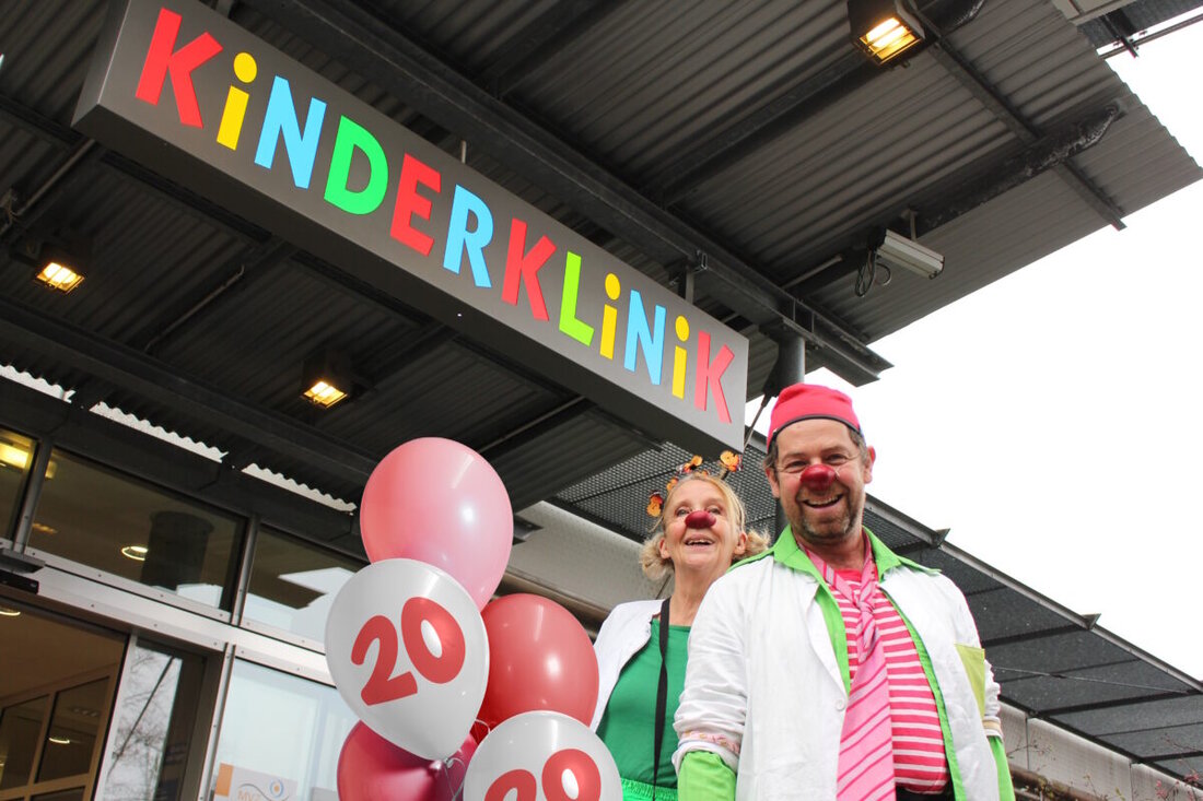 Weiden. Seit 20 Jahren sorgen Klinik-Clowns in der Kinderklinik im Klinikum Weiden für Lachen bei kleinen Patienten. Der Verein finanziert diese besonderen Besuche durch Spenden.