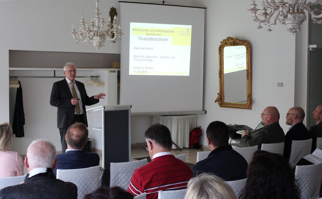 Weiden. Die Frauenkliniken in Weiden, Tirschenreuth und Amberg behandeln alle Krebserkrankungen der weiblichen Genitalorgane durch ein gemeinsames, spezialisiertes Team. Beim Qualitätszirkel Gynäkologische Onkologie wurde aber auch die enorme Bedeutung der [&hellip;]
