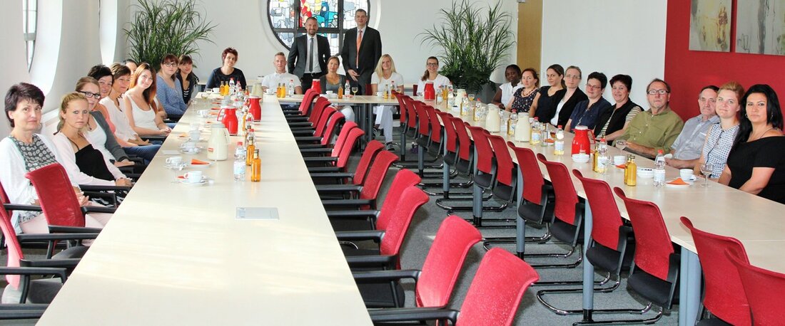 Weiden. Einen guten Start in einen neuen beruflichen Abschnitt – das haben die Geschäftsführung der Kliniken Nordoberpfalz AG und die Abteilungsleiter am Montagvormittag 25 neu eingestellten Mitarbeitern gewünscht. Und nicht nur [&hellip;]