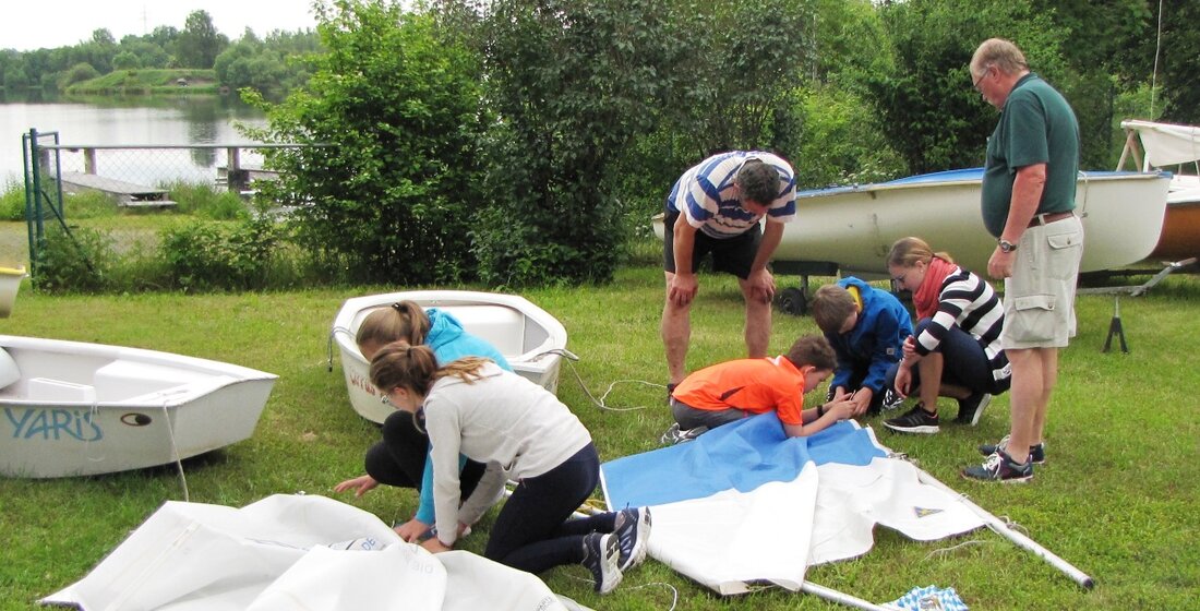 Hütten. Segeln, Knoten, Wind und Wasser – unter diesem Motto stand der eintägige Schnuppersegelkurs der Kommunalen Jugendarbeit in Hütten bei Grafenwöhr für Jugendliche ab 10 Jahren. Professionell angeleitet von Mitgliedern [&hellip;]