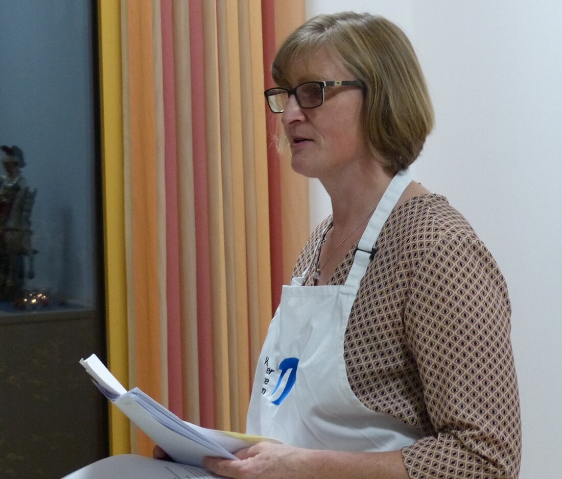 Neudorf/Luhe-Wildenau. Der Herbst und die Weihnachtszeit sind bekannt für deftige, kalorienreiche und fette Gerichte. Viele fürchten dabei ihre Figur. Es gibt aber auch Alternativen, wie Marianne Paulus zeigt. Von Hans [&hellip;]