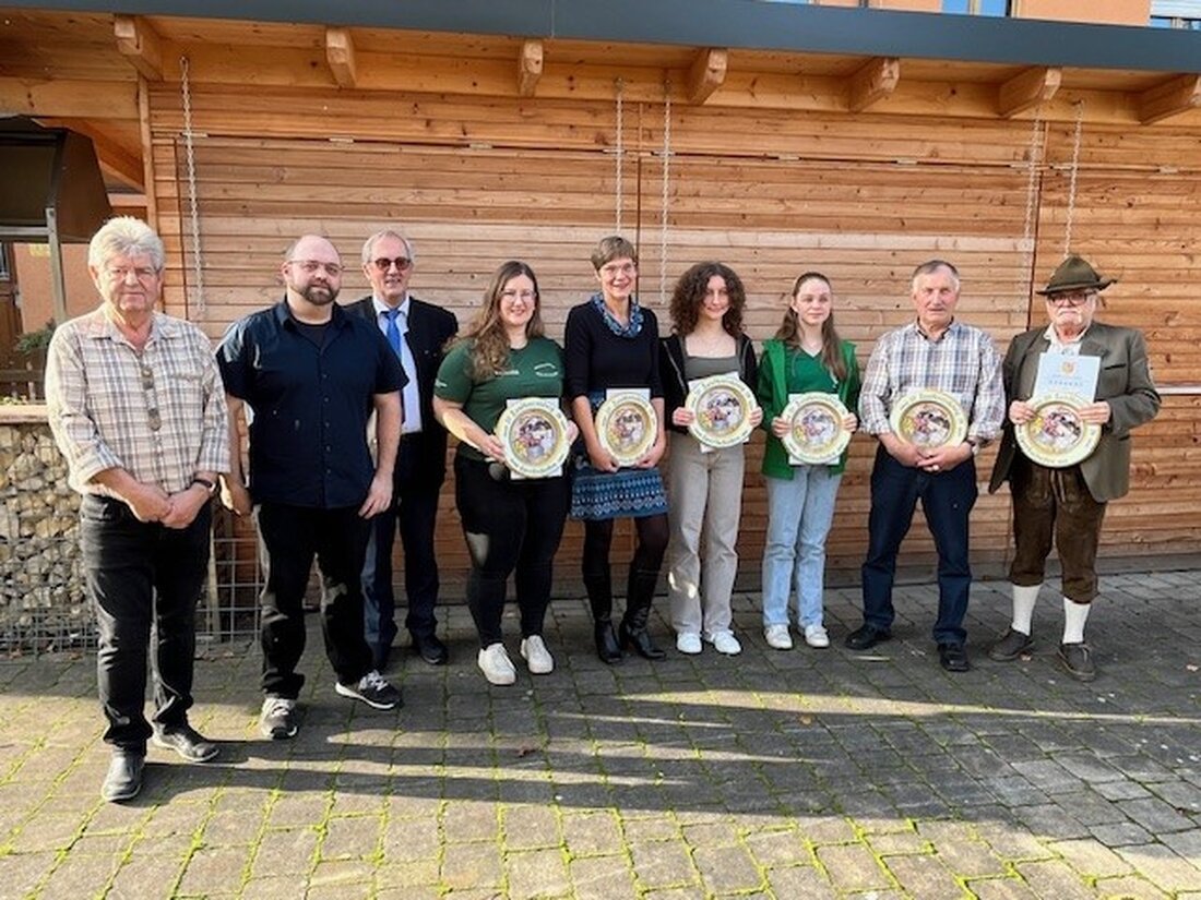 Amberg-Sulzbach. Bei der 36. Landkreismeisterschaft im Sportschießen wurden 116 Medaillen verliehen, wobei die Schützin Johanna Tröster und der Schütze Johannes Sperber Königstitel im Luftgewehr erzielten.