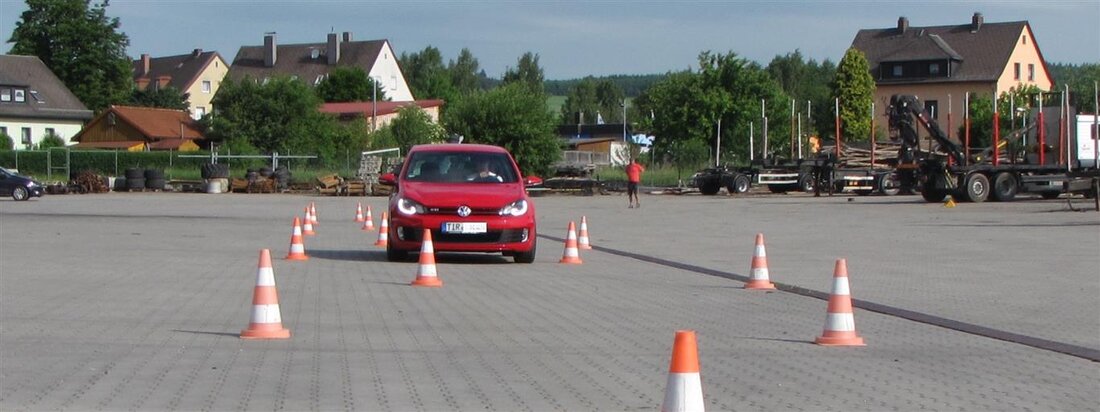 Tirschenreuth/Mitterteich. Führerschein in der Tasche – los geht`s!? Selbst wenn die Verkehrsregeln sehr gut sitzen – eine sichere Fahrpraxis wird erst mit der Zeit durch ausreichend Erfahrung erlernt. Unter diesem [&hellip;]