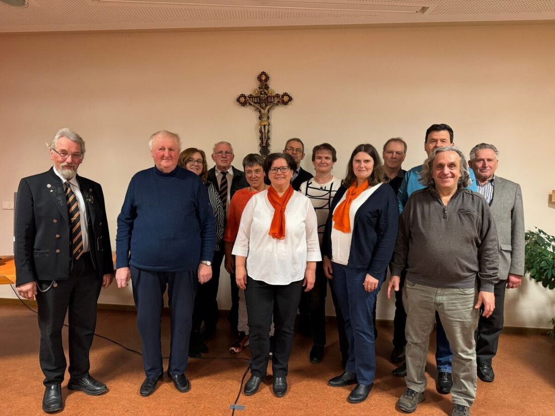 Eslarn. Bei der Generalversammlung der Kolpingsfamilie wurden Führungspositionen bestätigt und Präses Pfarrer Erwin Bauer kündigte seinen Ruhestand für September 2025 an. Mitglieder stimmten für die Fortführung der bisherigen Vorstandschaft und diskutierten zukünftige Herausforderungen.