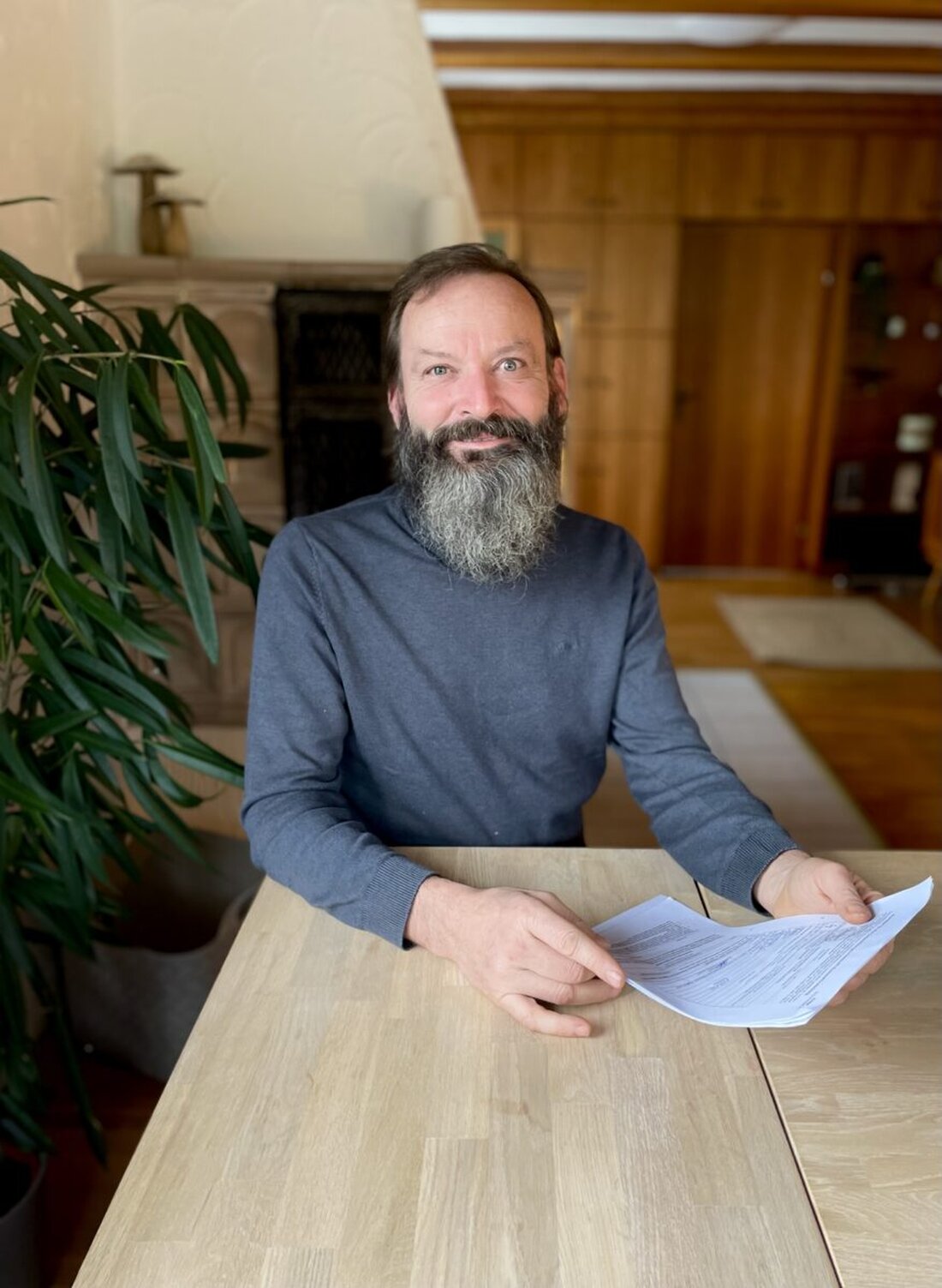 Weiden. Konrad Dippel tritt erneut als parteifreier Kandidat zur Bundestagswahl am 23. Februar an, mit der Hoffnung, Demokratie und unabhängige Vertretung zu stärken. Er hat bereits die erforderlichen 200 Unterstützungsunterschriften gesammelt und setzt ein Zeichen gegen die Parteipolitik.