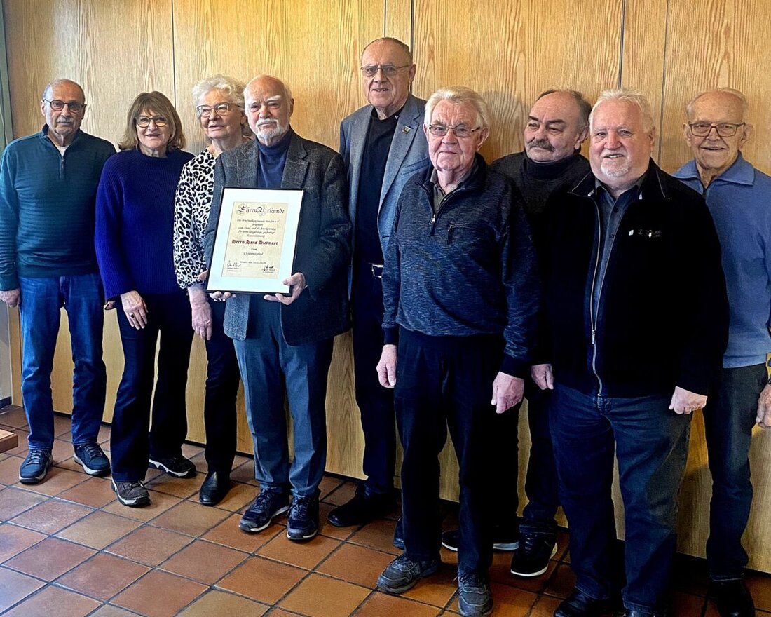 Weiden. Die Briefmarkenfreunde zogen bei ihrer Jahreshauptversammlung eine positive Bilanz und setzen auf Kontinuität. Tauschnachmittage und Großtauschtag bleiben gefragt; Ehrungen für Manfred Bublat und Ehrenmitglied Dietmayr.