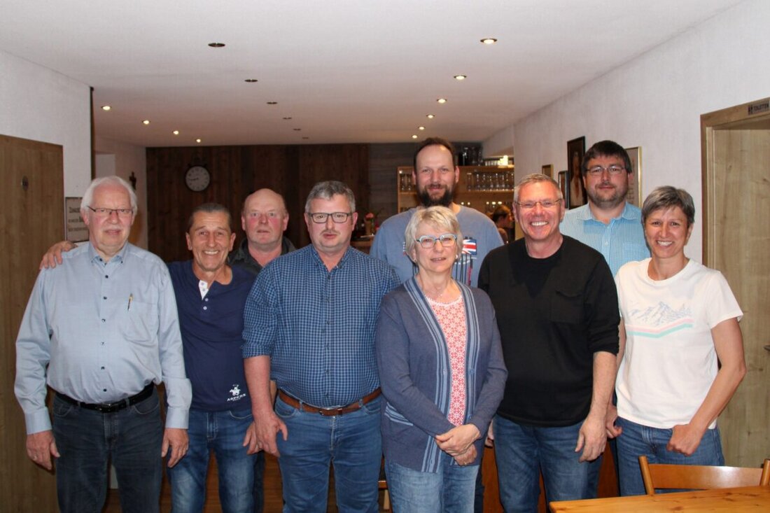 Schwand bei Parkstein. Am 28. April 2026 bestätigten die Bürger bei der Versammlung Ortssprecher Phillip Konz nahezu einstimmig. Auch die Vorstandschaft blieb unverändert; Bürgermeister Reinhard Sollfrank leitete die Wahl.