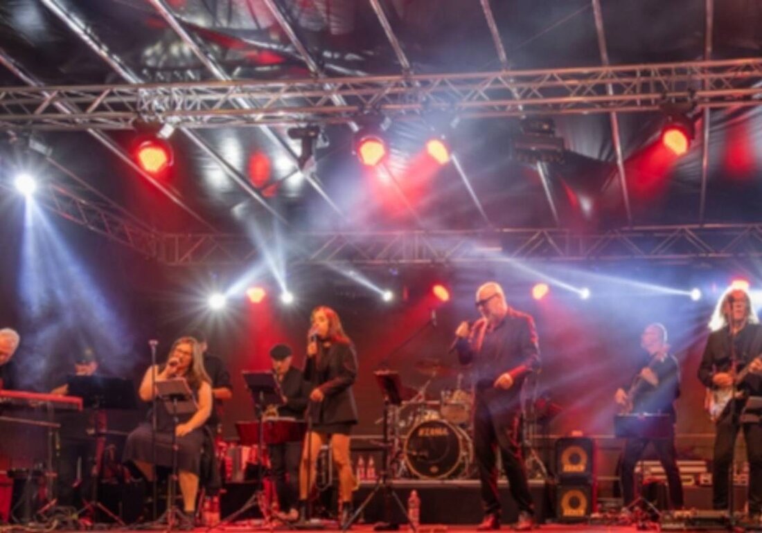 Grafenwöhr. Soul Station No.10 lässt am 24. Juli 2026 um 20.00 Uhr auf Grafenwöhr, Naturbühne Schönberg mit Funk, Soul und Rock’n’Roll eine energiegeladene Open-Air-Show entstehen. Ein Ticket gibt es auf okticket.de.