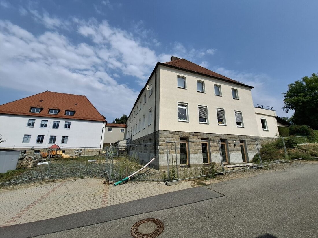 Eslarn. Markt und Pfarreiengemeinschaft Eslarn-Moosbach arbeiten eng an Erweiterung und Generalsanierung der Kindertagesstätte St. Elisabeth. Genehmigungen und Förderzusagen vorausgesetzt, startet der Bau ab Frühjahr 2027.