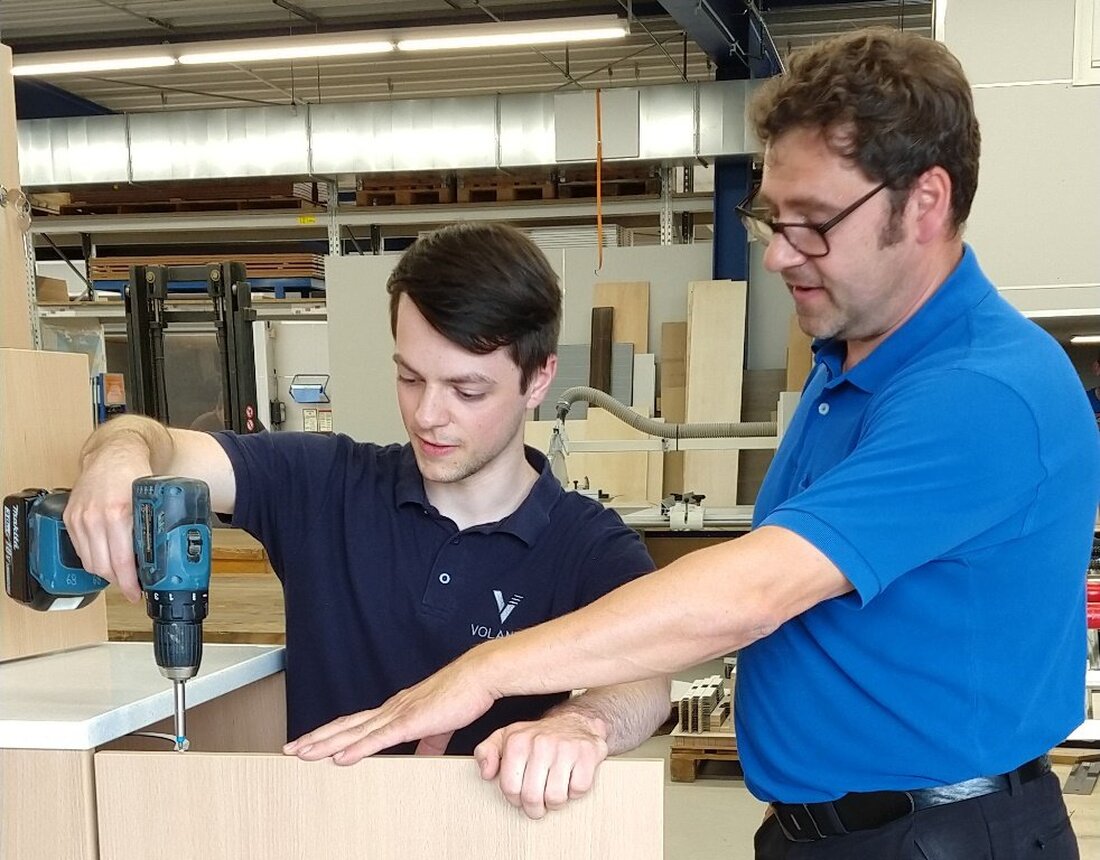 [Advertorial] Windischeschenbach. Korbinian Müller liebt die Arbeit mit natürlichem Rohstoff! Er erzählt aus welchem “Holz” man für die Ausbildung zum Schreiner geschnitzt sein muss und wie sein Ausbildungsalltag aussieht. Von [&hellip;]