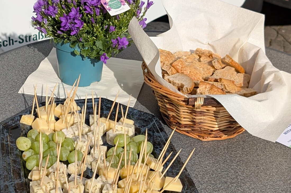 Amberg. Am Samstag, 11. Juli, wird der Wochenmarkt auf dem Marktplatz zum Schmankerl-Markt: Von sieben bis 13 Uhr warten an allen Ständen kostenlose Probierhäppchen, Gespräche mit Händlern und regionale Spezialitäten.