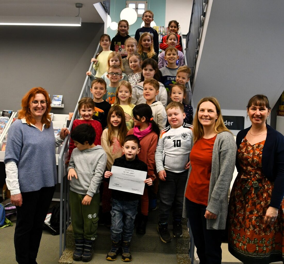 Burglengenfeld. Die Stadt unterstützt Erstleser mit einem kostenlosen Lesejahr in der Stadtbibliothek, wobei 146 Erstklässler Gutscheine erhielten.