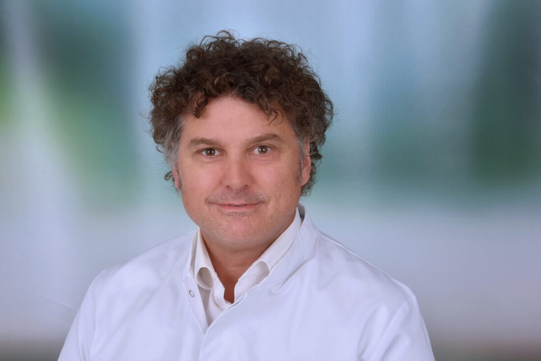 Burglengenfeld. Am 12. Januar 2026 ab 19 Uhr erklärt Dr. Josef Zäch Endoskopie verständlich – von Vorsorgedarmspiegelung bis Gallengangspiegelung. Der kostenlose vhs-Abend 'Klinik im Dialog' will Ängste nehmen und Fragen klären.