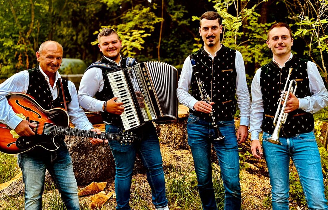 Weiden. Nach der Sommerpause laden die Nordoberpfälzer Musikfreunde zu einem besonderen Volksmusikabend ein: Das KrainerQuartett Merlin bringt am Samstag, 24. Oktober, ab 19 Uhr Oberkrainerklänge in die Almhüttn.