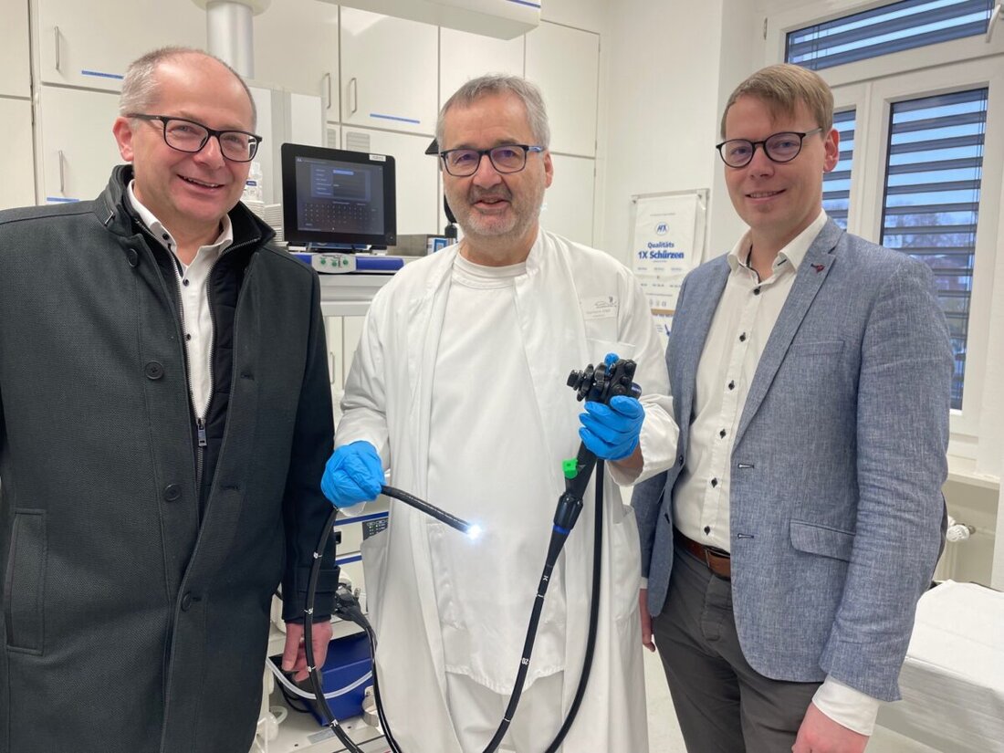 Kemnath. Die Krankenhausstiftung Kemnath spendet der Inneren Medizin ein Koloskop der Spitzenklasse im Wert von 45.000 Euro. Das stärkt die Diagnostik und hilft bei bis zu 1.500 Spiegelungen pro Jahr.