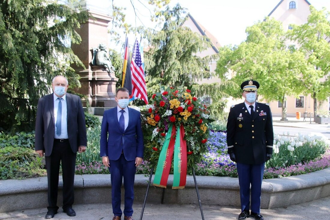 Weiden. Oberbürgermeister Jens Meyer und Bezirkstagsvizepräsident Lothar Höher gedachten gemeinsam mit Colonel Adam J Boyd, US Army Garrison Bavaria, am 08. Mai dem Tag der Befreiung vom nationalsozialistischen Terrorregime. Das [&hellip;]