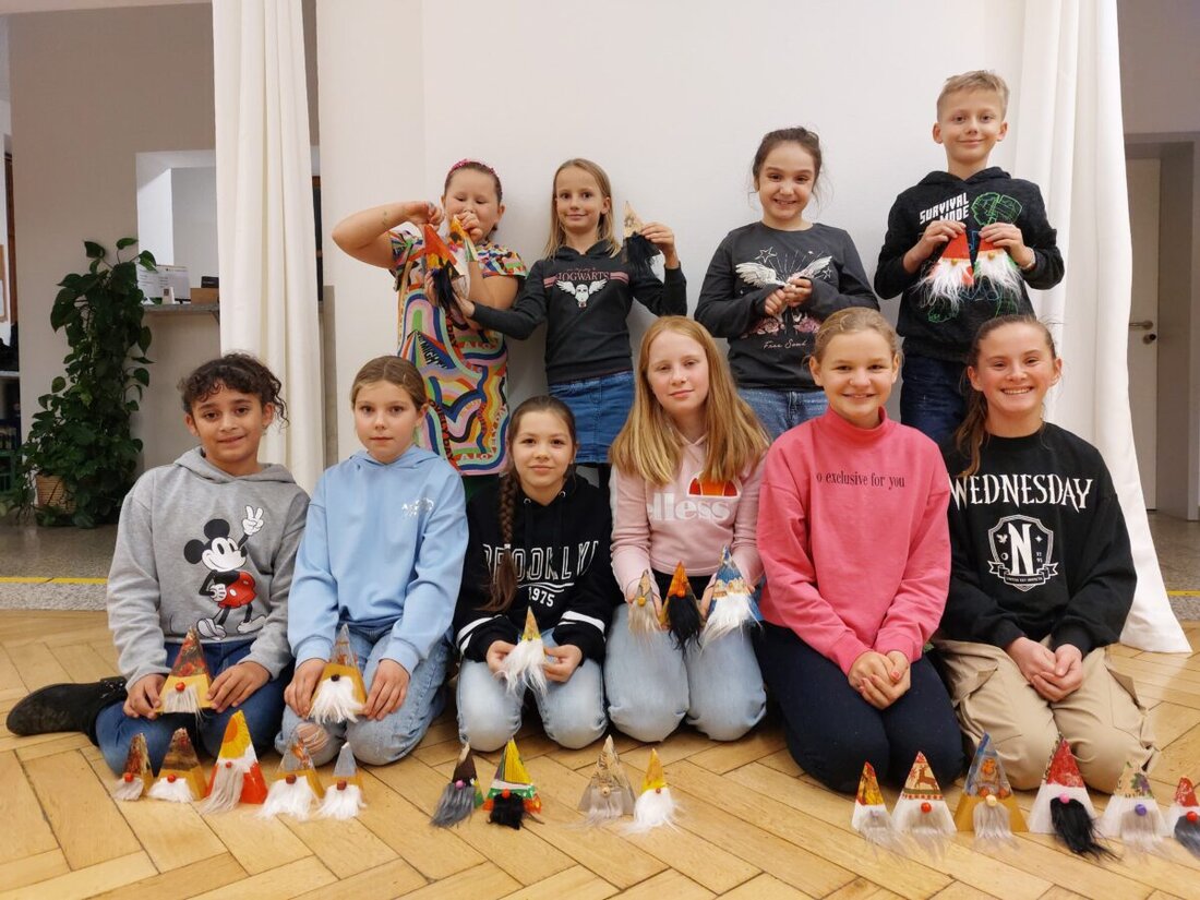 Maxhütte-Haidhof. Beim Bastelnachmittag im Jugendprogramm gestalteten Kinder und Jugendliche unter Anleitung kleine Wichtel aus Holz. Die Veranstaltung wurde durch Materialspenden des städtischen Bauhofes und die Hilfe ehrenamtlicher Helfer unterstützt.