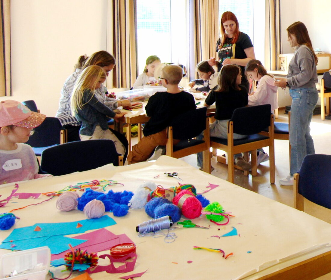 Etzenricht. Die von den SPD-Frauen aus dem Ortsverein wiederholt angebotene Aktion „Osterbasteln“ stieß wiederum auf eine hervorragende Resonanz. Schnell war die mit rund 30 Mädchen und Buben ab dem Alter von fünf Jahren die limitierte Kapazität mit den Voranmeldungen erreicht. 
