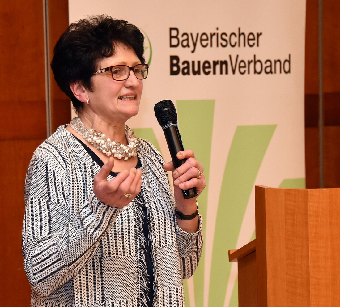 Rothenstadt. „Ein altes Sprichwort sagt: Alles hat seine Zeit – alles hat einen Anfang und ein Ende“, sagte Kreisbäuerin Christa Kick zu den versammelten Ortsbäuerinnen. In ihrem Fall hakt das [&hellip;]