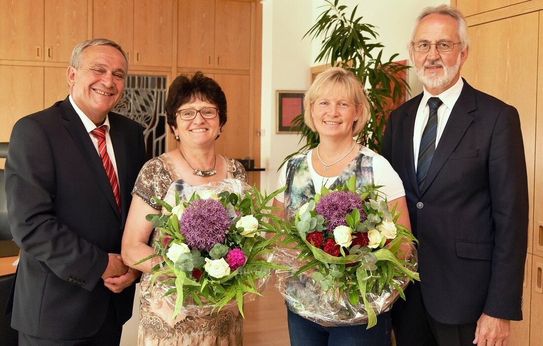 Weiden. Weidens Oberbürgermeister Kurt Seggewiß empfing in seinem Amtszimmer die scheidende Kreisbäuerin Christa Kick aus Irchenrieth und die neue Kreisbäuerin Josefine Kick aus Kleinschwand bei Tännesberg, die vom Geschäftsführer des [&hellip;]