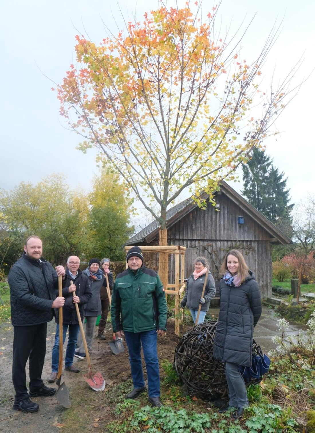 Floß. In der nunmehr 120-jährigen Geschichte des Obst- und Gartenbauvereins Floß und Umgebung hat der 21. September 2025 bereits einen festen und markanten Platz eingenommen. Ein Freudentag für Verein, Mitglieder und Bevölkerung, aber auch für die Region. Gefeiert wurde das 30-jährige Bestehen des Kreislehrgartens an der Vohenstraußer Straße, direkt am Bocklradweg gelegen.
