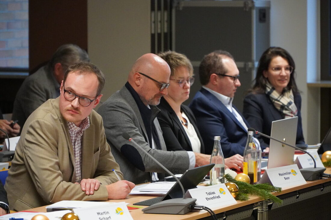 Schwandorf. Der Kreistag des Landkreises hat auf Initiative der CSU-Fraktion einen wichtigen Schritt zur Stärkung des Bundeswehrstandorts im Landkreis Schwandorf beschlossen: Im Juni 2026 wird erstmals im Rahmen des nationalen Gedenktages ein zentraler Veteranentag für alle Krieger- und Soldatenkameradschaften, Veteranen, Reservisten sowie aktive Soldatinnen und Soldaten ausgerichtet. Das gab die CSU-Kreistagsfraktion in einer Pressemeldung bekannt. 