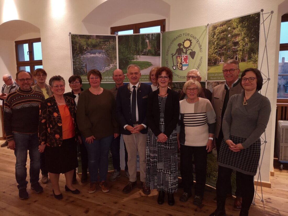 Tirschenreuth. Im renovierten Rathaussaal tagte am 8. November 2025 der Kreisverband für Gartenbau und Landespflege. Neu gewählt wurde die Vorstandschaft; dazu Abschiede und ein Vortrag zu torffreien Erden.