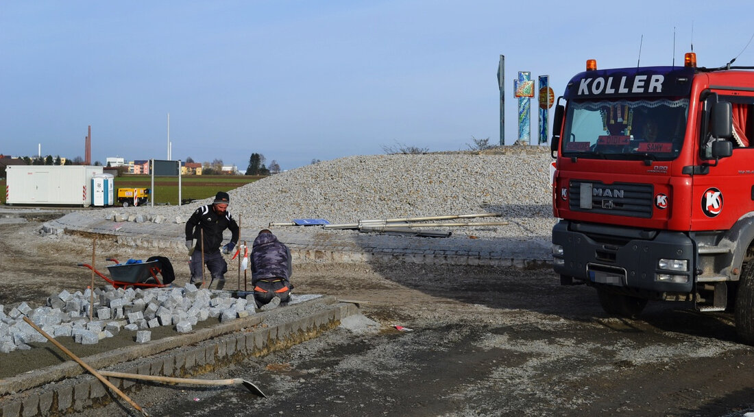 Kemnath/Mitterteich. Verkehrsteilnehmer und lärmgeplagte Anwohner stöhnen über zahlreiche Straßenbaustellen im Landkreis Tirschenreuth. Vor allem der Kreisverkehr bei Mitterteich erweist sich als Nadelöhr. Von Udo Fürst Normalerweise ist man froh, wenn Straßen [&hellip;]