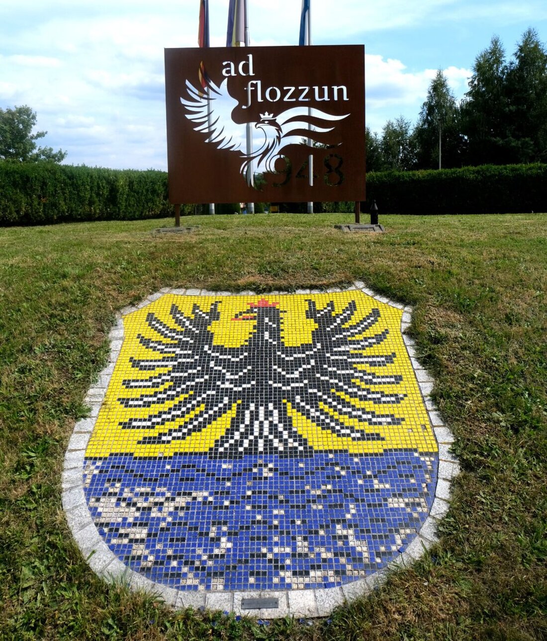 Floß. Viele tausend Gäste und Besucher aus nah und fern geben sich am Kirwa-Wochenende im Festzelt bei Oberndorf ein Stelldichein. Und die Meisten müssen an einem besonderen Wahrzeichen vorbei.