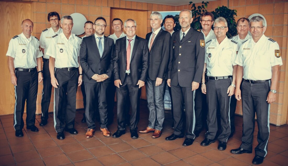 Weiden. Die Kriminalpolizei Weiden hat einen neuen Leiter. Die Kollegen verabschiedeten Ersten Kriminalhauptkommissar Hans-Peter Widder in den wohlverdienten Ruhestand und begrüßten auch gleich seinen Nachfolger.  Mit Hans-Peter Widder verabschiedete sich [&hellip;]