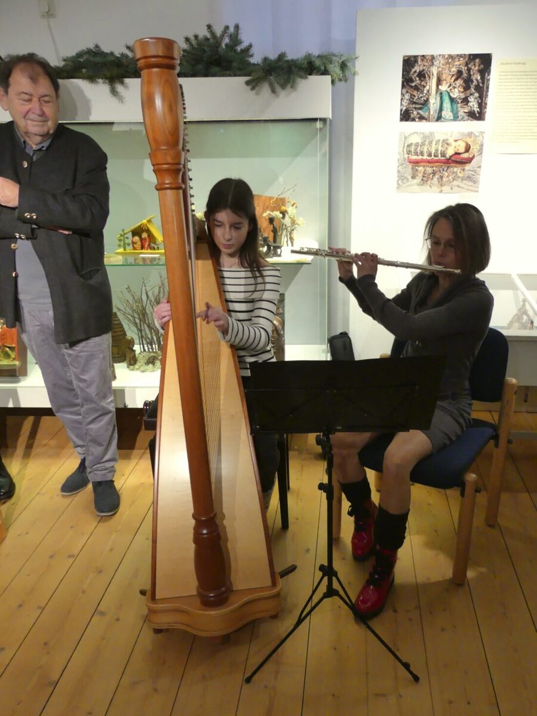 Schwandorf. Im Stadtmuseum wurde eine Krippenausstellung mit Stücken aus aller Welt eröffnet, zu sehen bis 16. Februar 2025. Die Ausstellung umfasst auch ein Benefizprojekt für Nepal.