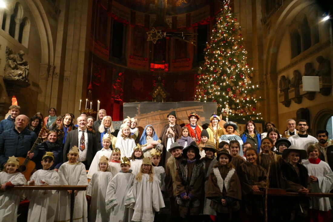 Weiden. Das Kinder- und Jugendensemble St. Josef brachte an Heiligabend das Musical „Das Krippenspiel“ mit 28 Darstellern in der voll besetzten Josefskirche auf die Bühne. Leiter war Kirchenmusiker Piotr Pajak.