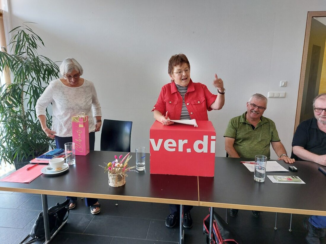 Weiden. Bei der Monatsversammlung der Ver.di-Senioren im Café Mitte warnte Versichertenberaterin Brigitte Scharf vor sozialen Einschnitten und forderte gerechtere Finanzierung sowie mehr Beratung für rentennahe Jahrgänge.