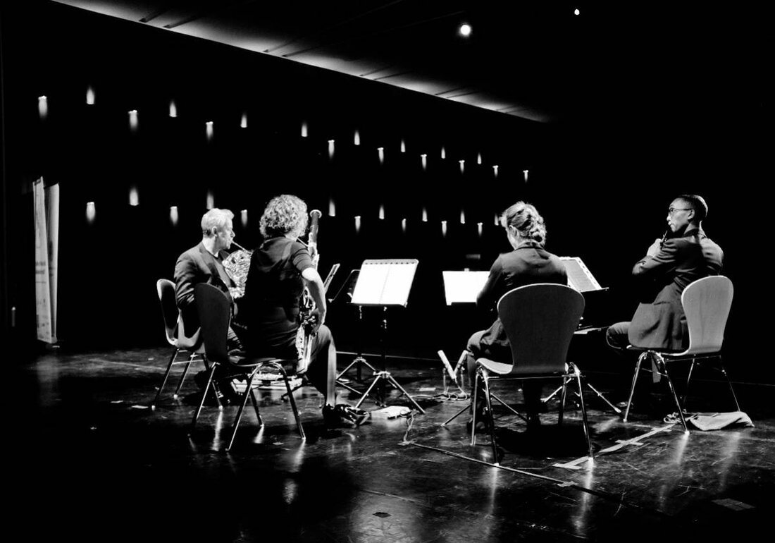 Weiden. In Weiden, Kirche St. Michael, präsentiert Evangelisches Bildungswerk Oberpfalz eine künstlerische Lesung mit Musik und Performance am 16. März um 19.00 Uhr. Sichern Sie Ihr Ticket auf okticket.de und erleben Sie einen besonderen Abend.