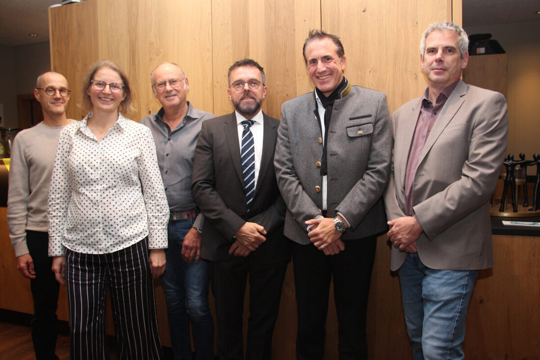 Neustadt. Bei der 6. Herbsttagung des Onkologischen Zentrums Nordoberpfalz am 15. Oktober standen Künstliche Intelligenz und OP-Techniken im Fokus. 50 Personen verfolgten Fachvorträge.