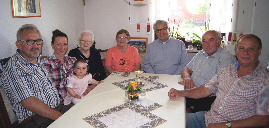 Wurz. Herzlichen Glückwunsch, Anna Kulikow! Ihren 85. Geburtstag feierte die Jubilarin im Kreise ihrer Liebsten.  Von Tom Kreuzer Zur Geburtstagsfeier der Wurzerin kamen ihre zwei Söhne sowie ihre Tochter gern [&hellip;]