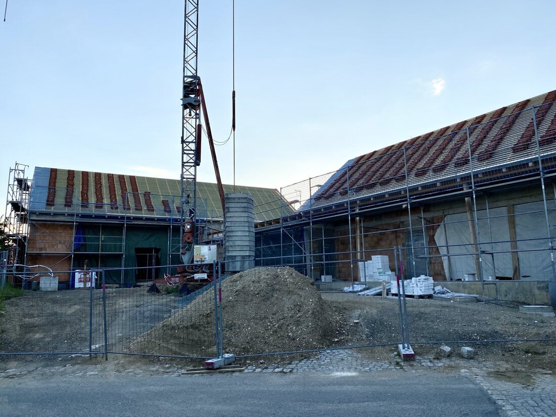 Störnstein. Die Arbeiten an der Kulturscheune laufen aktuell, ganz zufrieden ist der Gemeinderat aber immer noch nicht. Die Mehrzahl der Räte vermisst Muster für die anstehenden Detailentscheidungen, für Fliesen, Armaturen, [&hellip;]