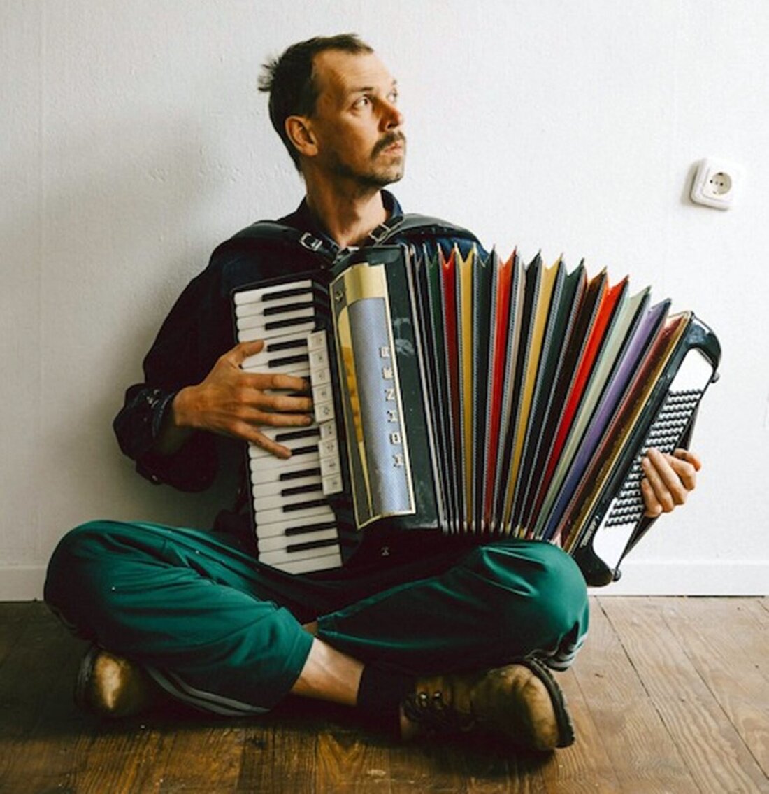 Bärnau. Im Gasthof zur Post zieht Kultur ein: Konzerte für alle, teils per Ticket, teils auf Spendenbasis. Auftakt am 7. März 2026 mit Sänger und Songwriter Maxi Pongratz; Beginn 20 Uhr, Einlass ab 19 Uhr.