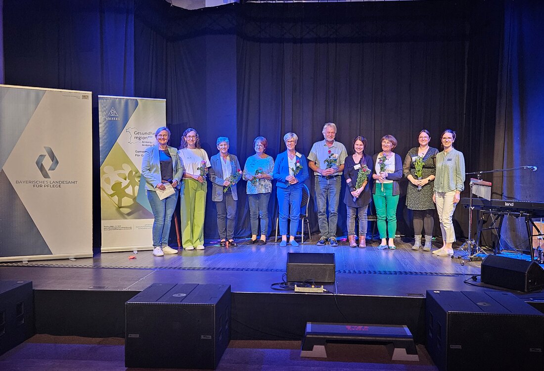 Amberg. Die fünfte Bayerische Demenzwoche stand unter dem Motto "Festhalten, was verbindet" und bot kulturelle und netzwerkfördernde Veranstaltungen zur Unterstützung von Menschen mit Demenz und ihren Angehörigen. Veranstaltungen wie "Demenz. Bewegt. Kultur" im Capitol Sulzbach-Rosenberg zielten auf gesellschaftliche Teilhabe und Vernetzung ab.